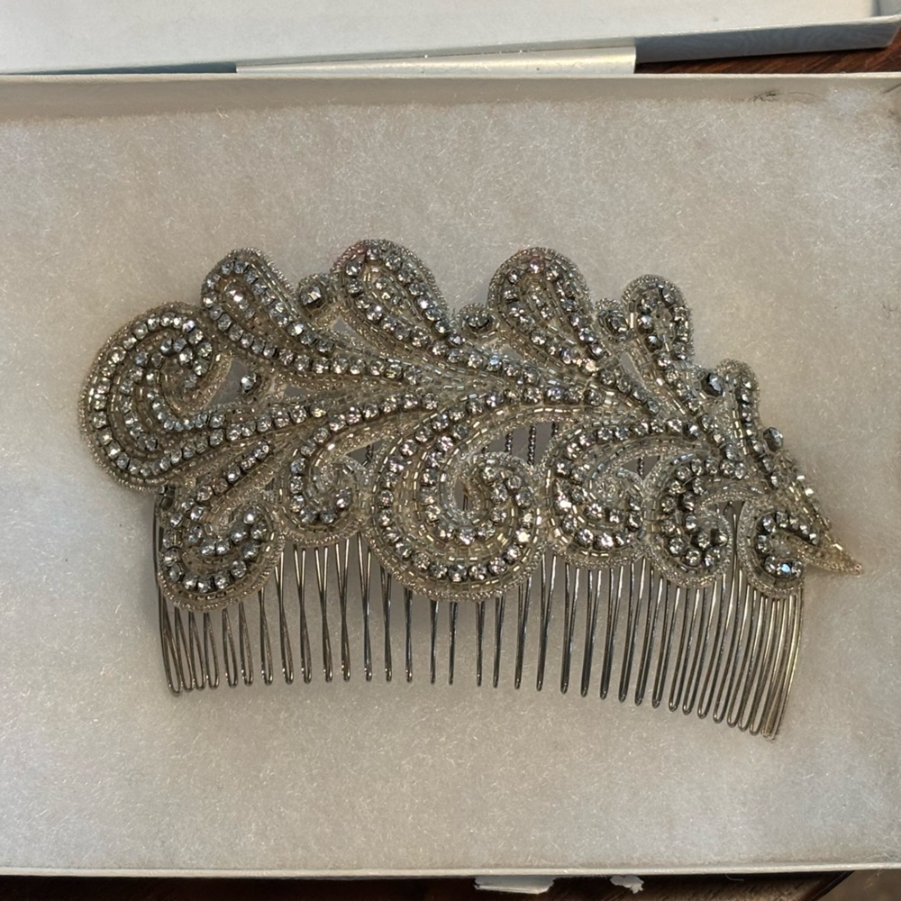 Beautiful vintage hair comb